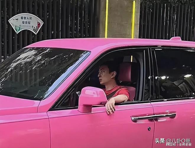 三名美女日本聚餐下巴后缩太严重j9九游会真人游戏第一王思聪带(图5)