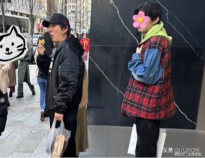三名美女日本聚餐下巴后缩太严重j9九游会真人游戏第一王思聪带(图12)