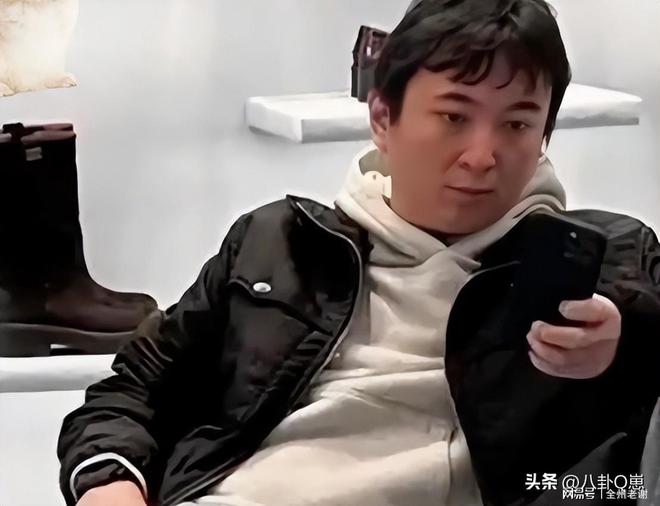 三名美女日本聚餐下巴后缩太严重j9九游会真人游戏第一王思聪带(图15)
