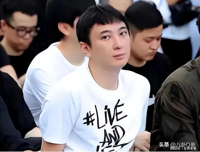三名美女日本聚餐下巴后缩太严重j9九游会真人游戏第一王思聪带(图19)