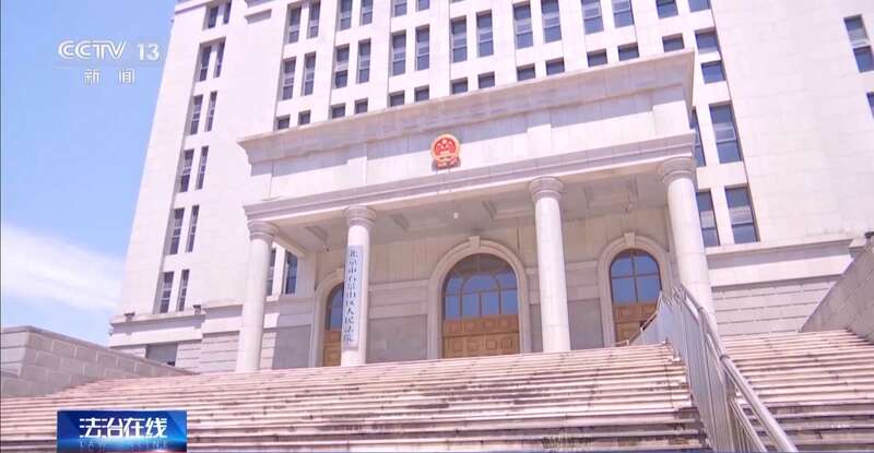 洗墩布被辞退 法院：支持！儿童安全重于一切j9九游会入口首页一名厨工在幼儿园洗碗池里(图11)